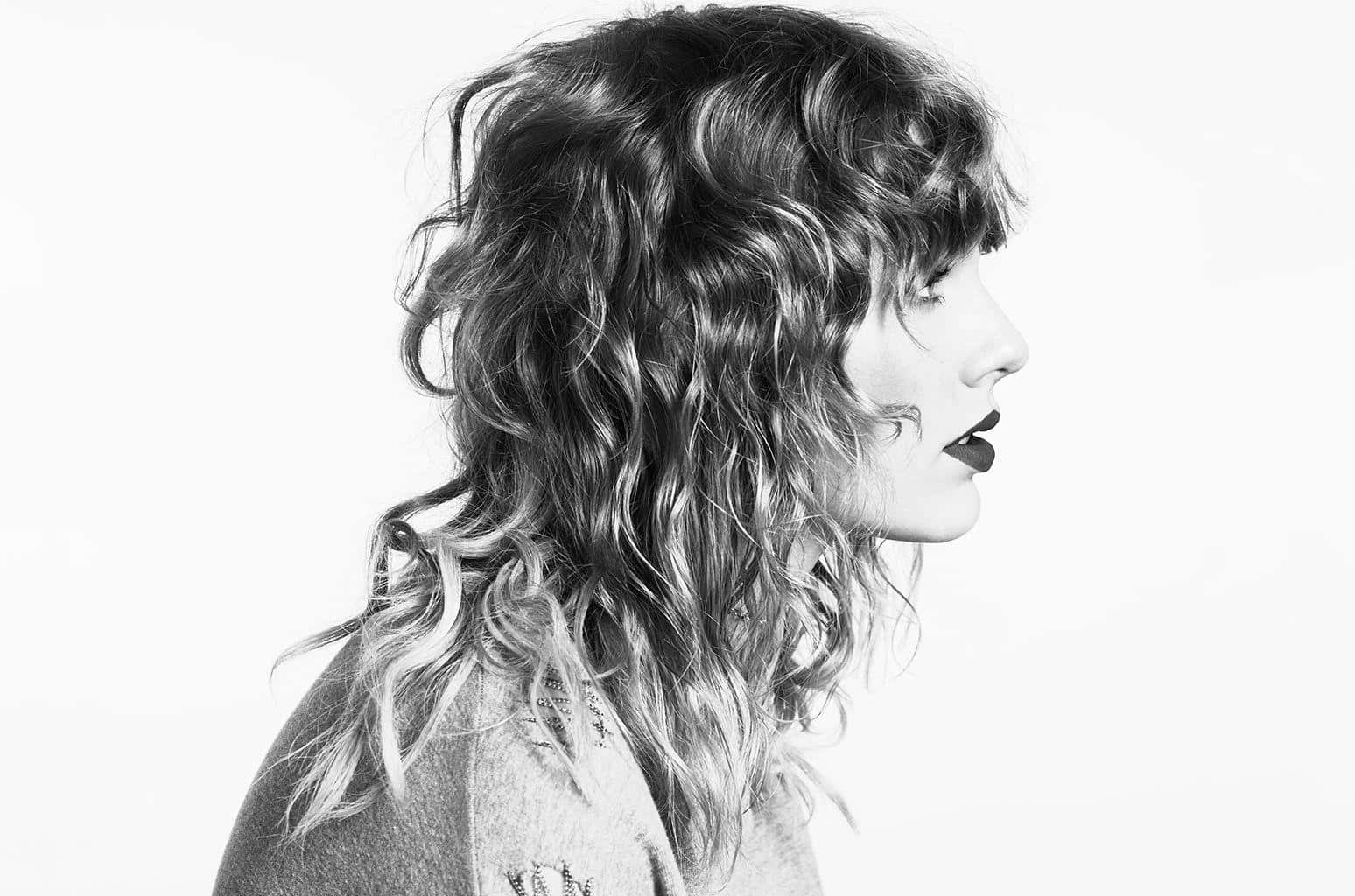 Taylor Swift Profile Blackand White Wallpaper