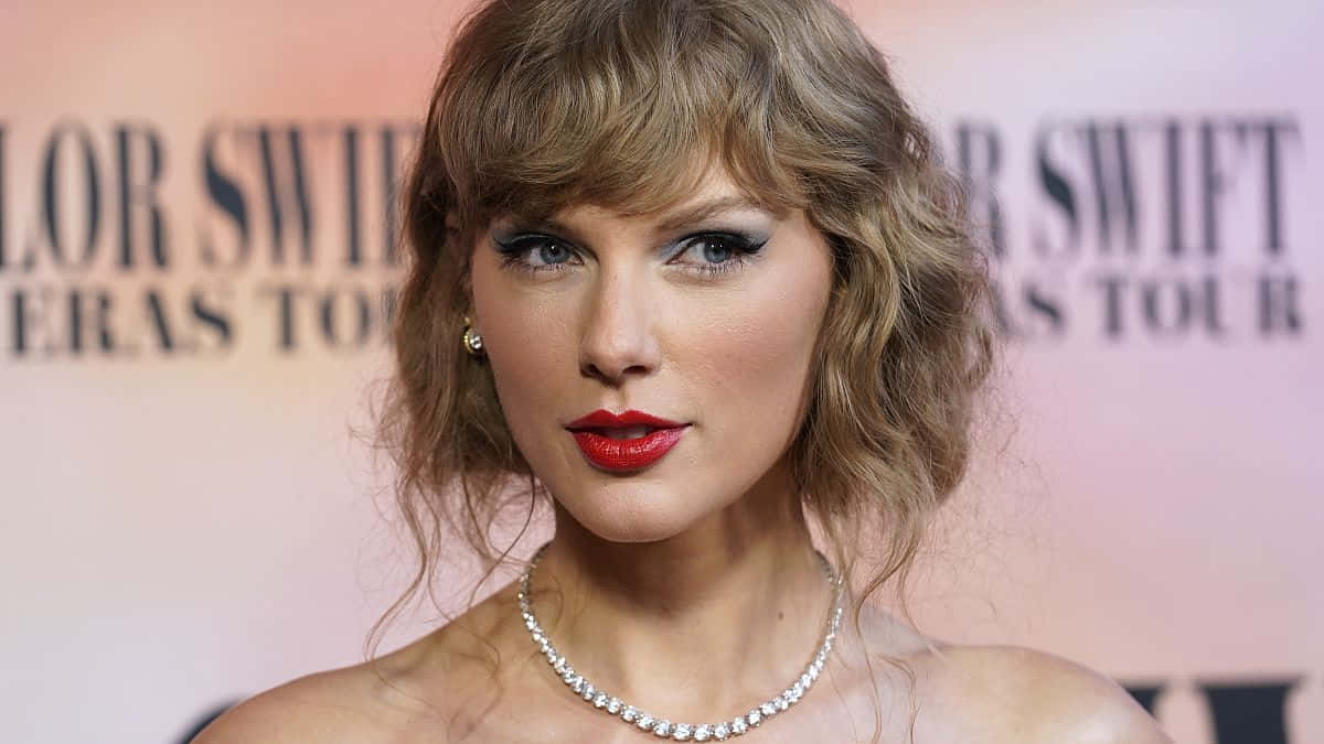 Taylor Swift Red Lipstick Event Wallpaper