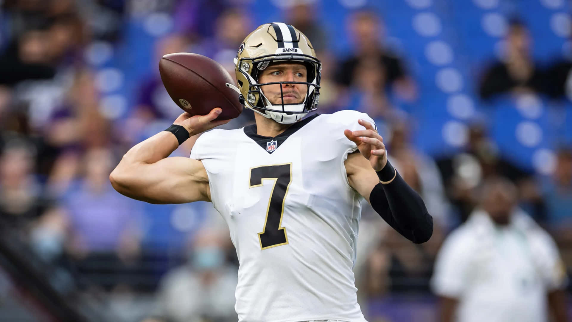 Taysom Hill New Orleans Saints Quarterback Action Wallpaper