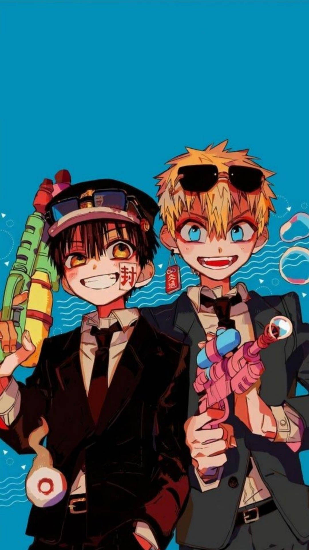To anime drenge, der holder geværer og med et blåt baggrund. Wallpaper