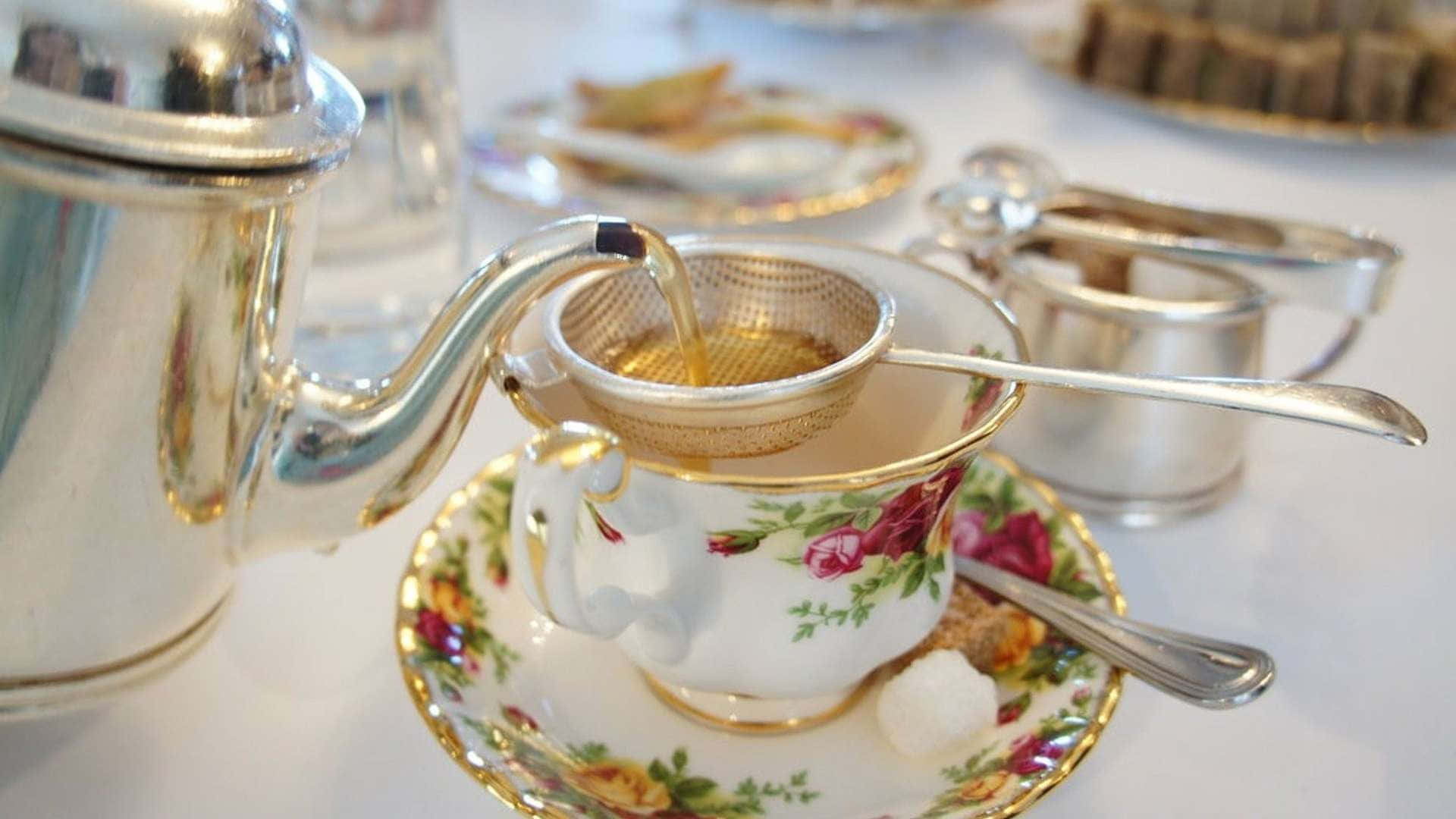 Kettle Pouring Tea Cup Picture