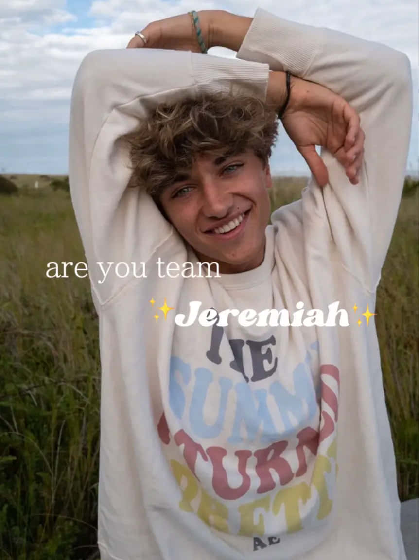 Team Jeremiah Supporter Smile Outdoors Wallpaper