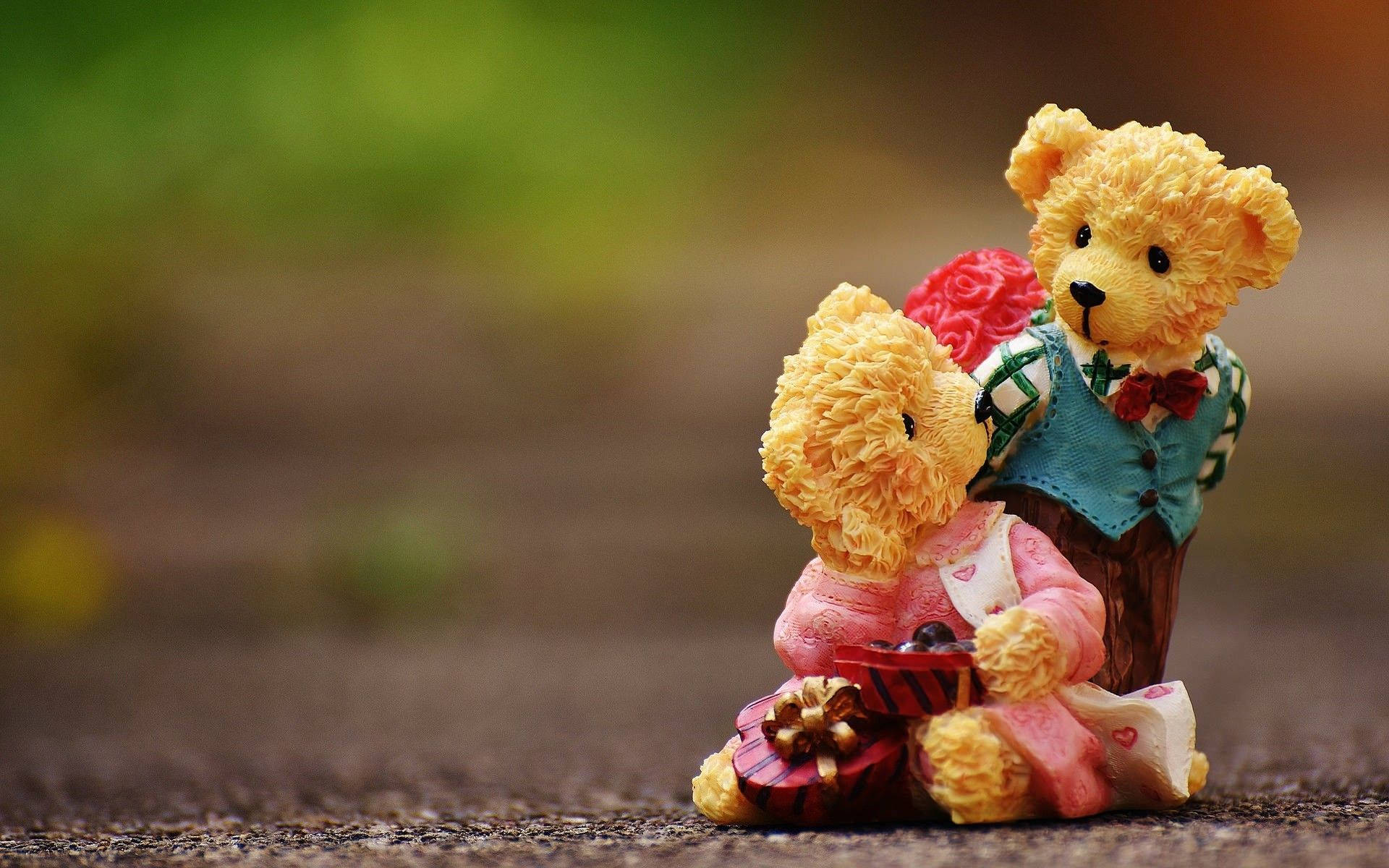 Download Teddy Bear Couple Figurine Wallpaper 