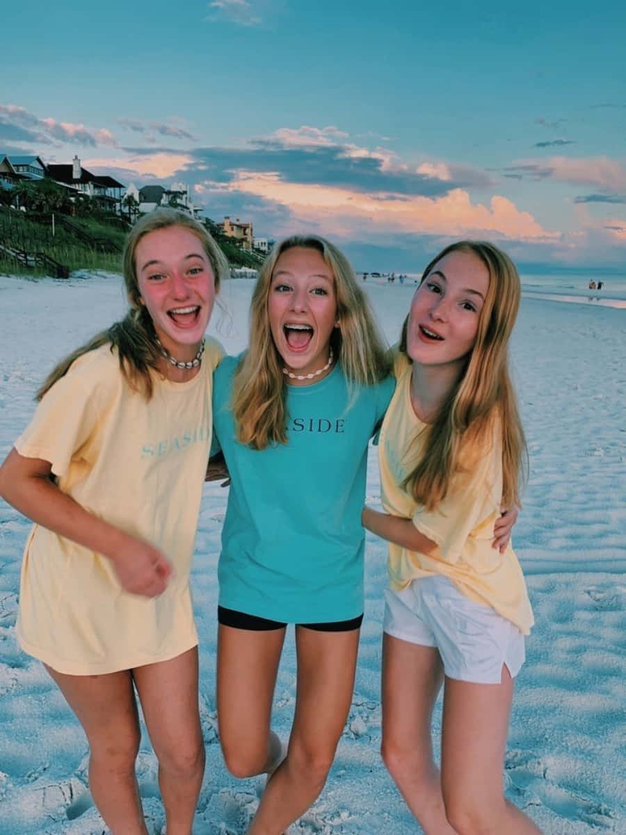 Bildervon Teenager-mädchen Beim Strandurlaub