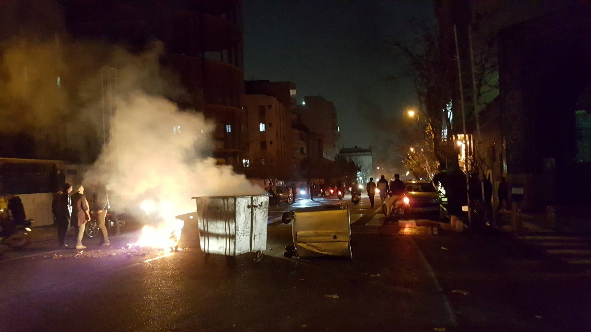 Protesterer Tehran Fire bag et smukt fotografi Wallpaper