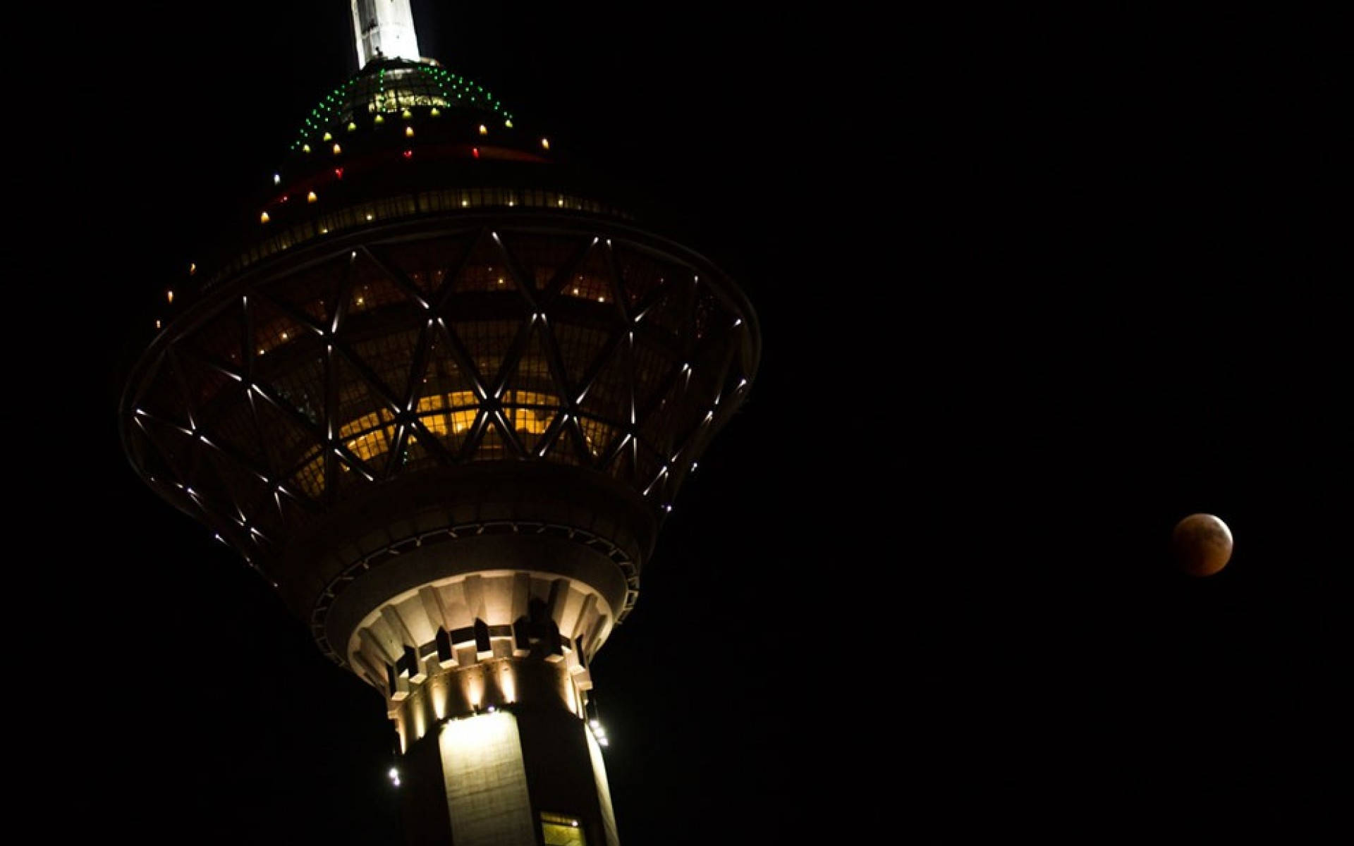→ Tehran Nattårn Lasers Display viser sig som et natligt syn Wallpaper