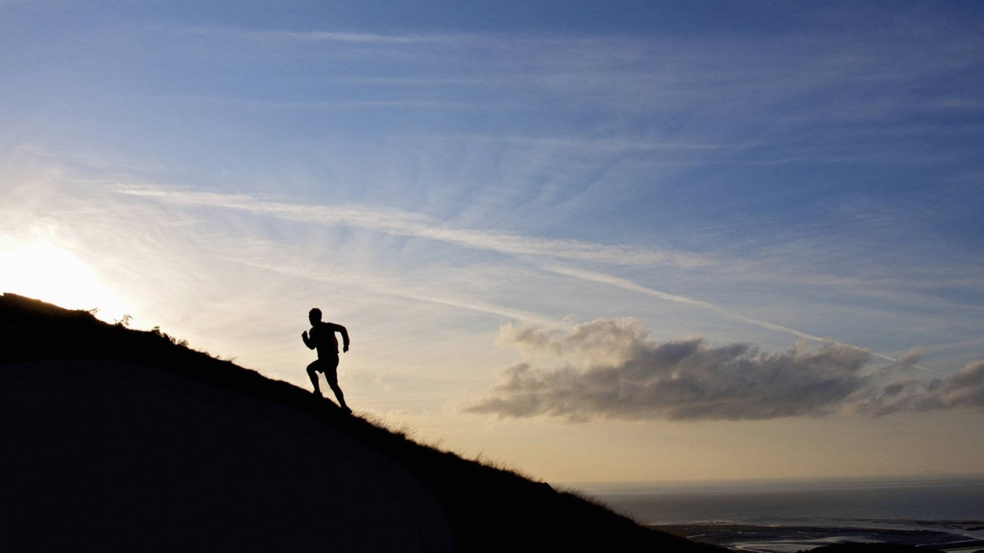 Volhardend Klimmen Tegen De Zonsopgang Achtergrond