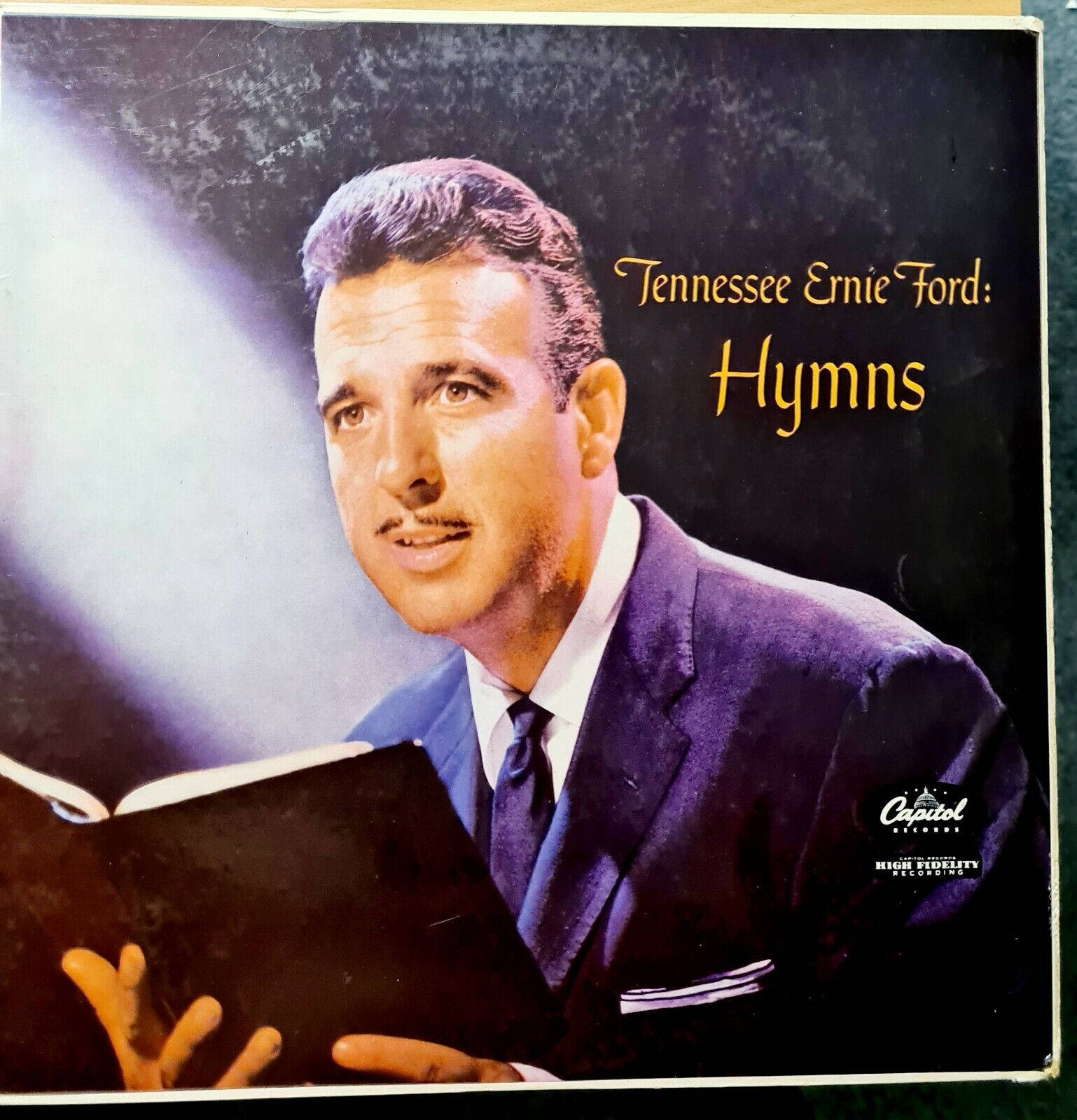 Tennessee Ernie Ford passionately singing at a recording session. Wallpaper