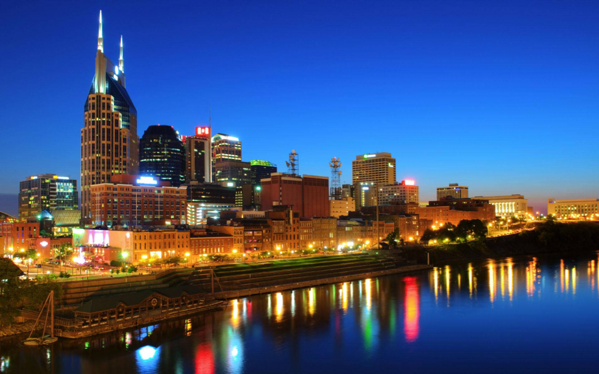 Tennessee Nashville skyline reflektert på Cumberland River. Wallpaper