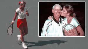 Tennis Legend Chris Evert In Action Wallpaper