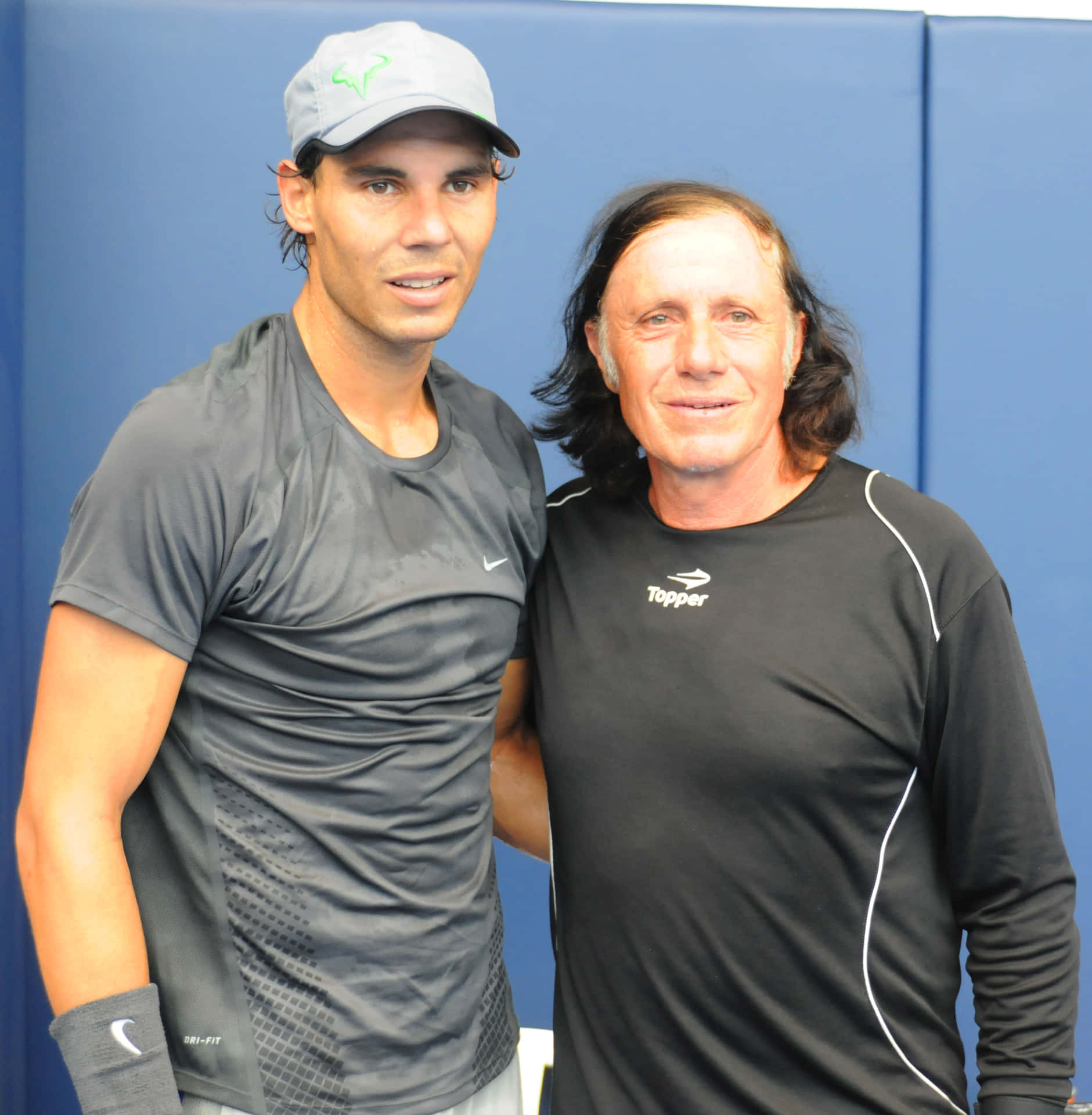 Jugadorde Tenis Guillermo Vilas Y Rafael Nadal Fondo de pantalla