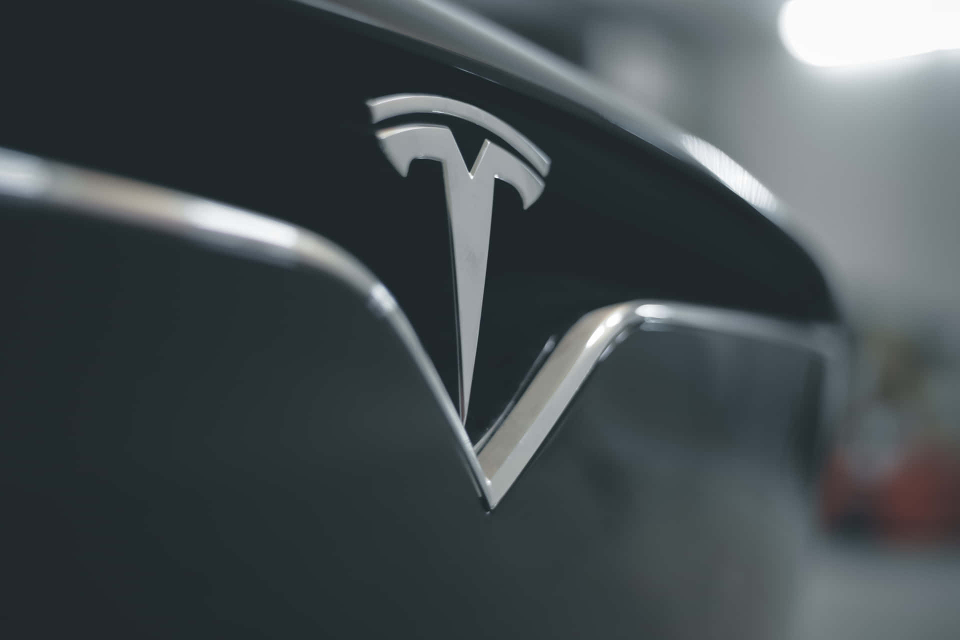 Logoet for den teknologiske bilfirma Tesla i 4K opløsning. Wallpaper