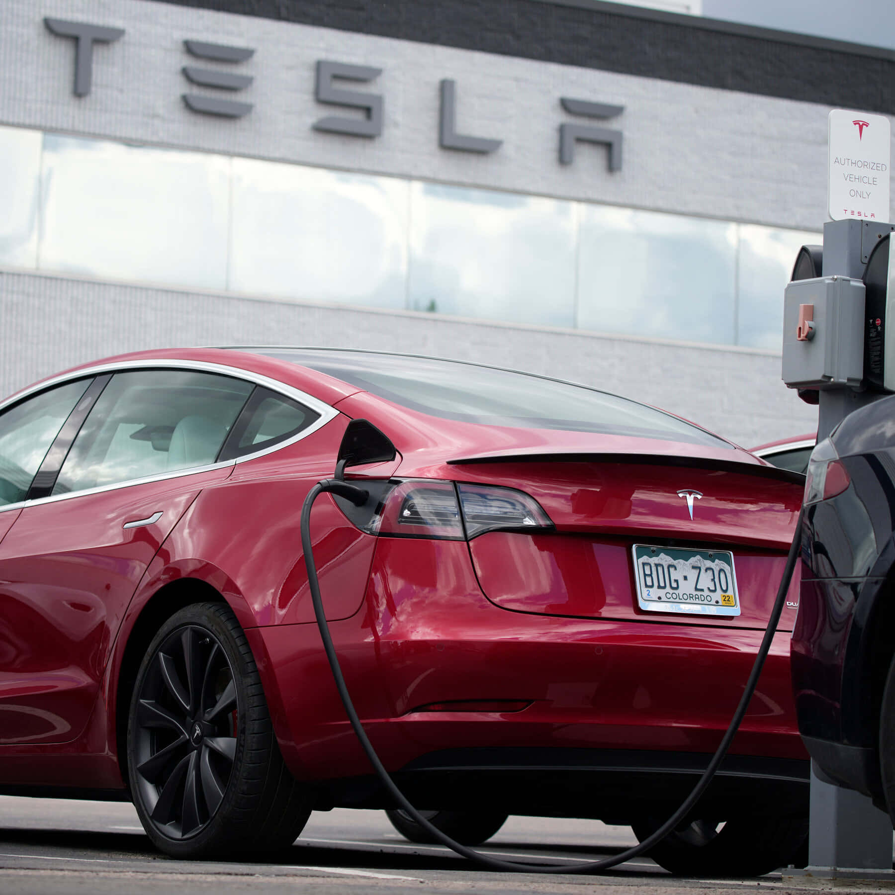 Immaginedi Una Tesla Car A Benzina.