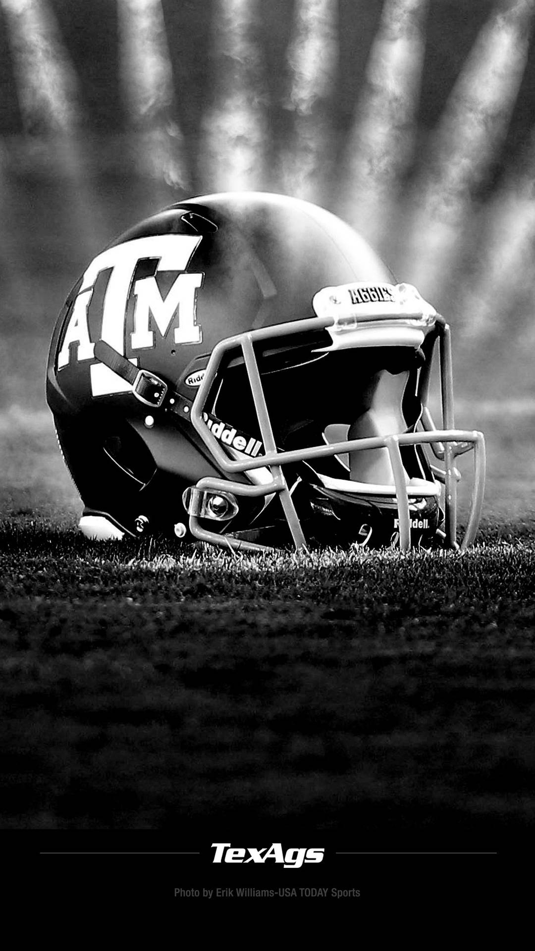 Texasa&m University Football Helm In Schwarz-weiß Wallpaper