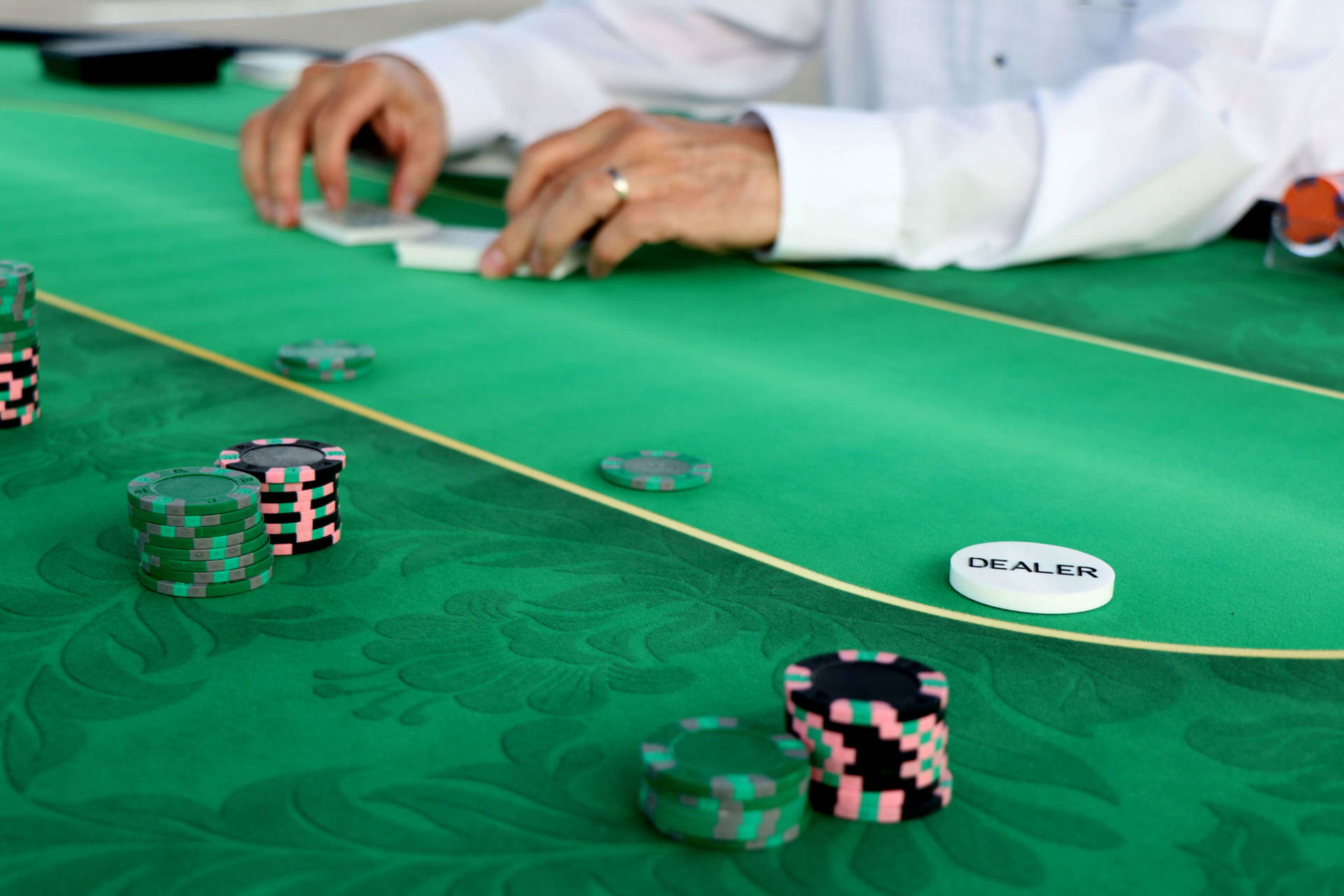 Intense Game of Texas Hold'em on a Green Felt Table Wallpaper