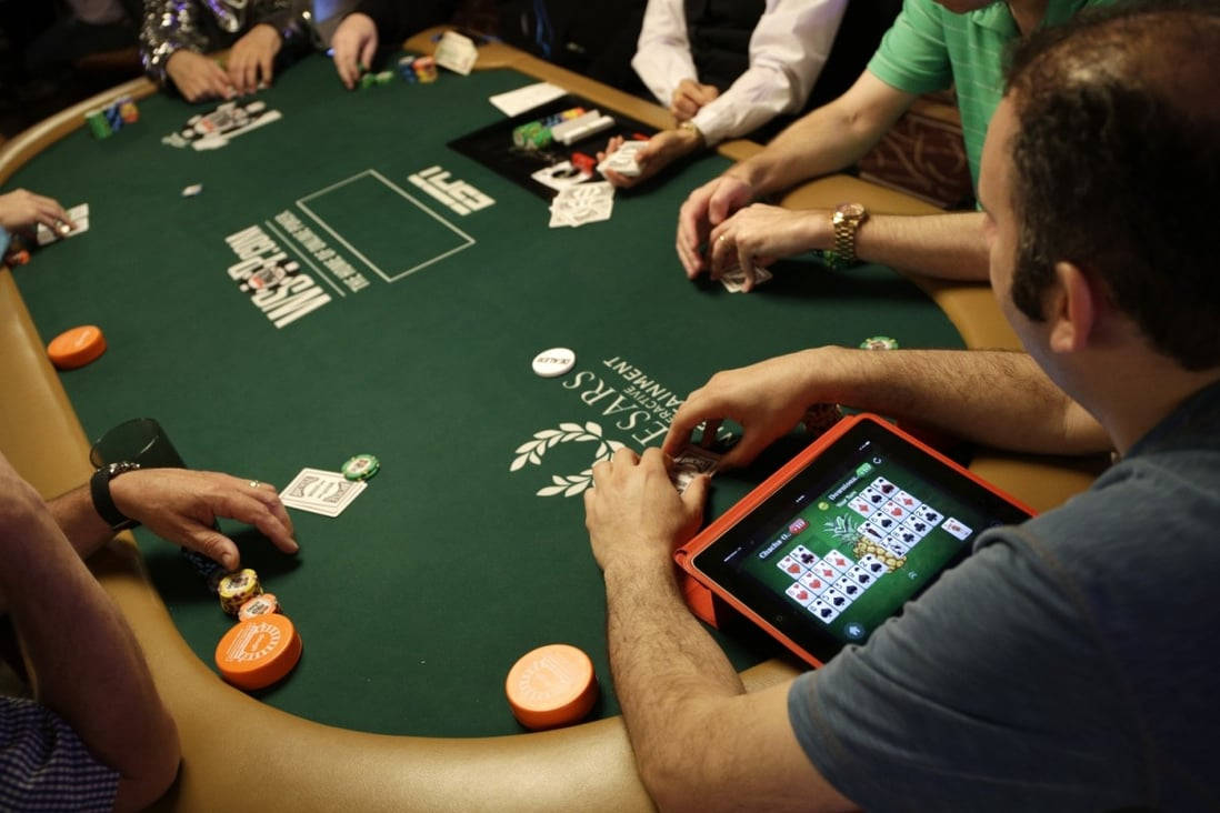 Jugadorde Texas Hold'em Con Dispositivo Fondo de pantalla