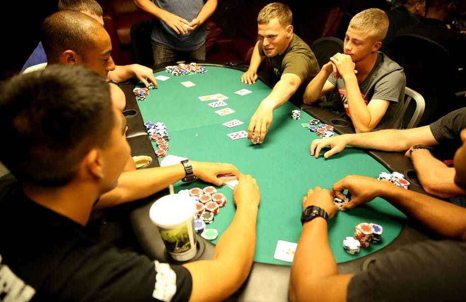 Texas Hold'em Players Making Bets Wallpaper