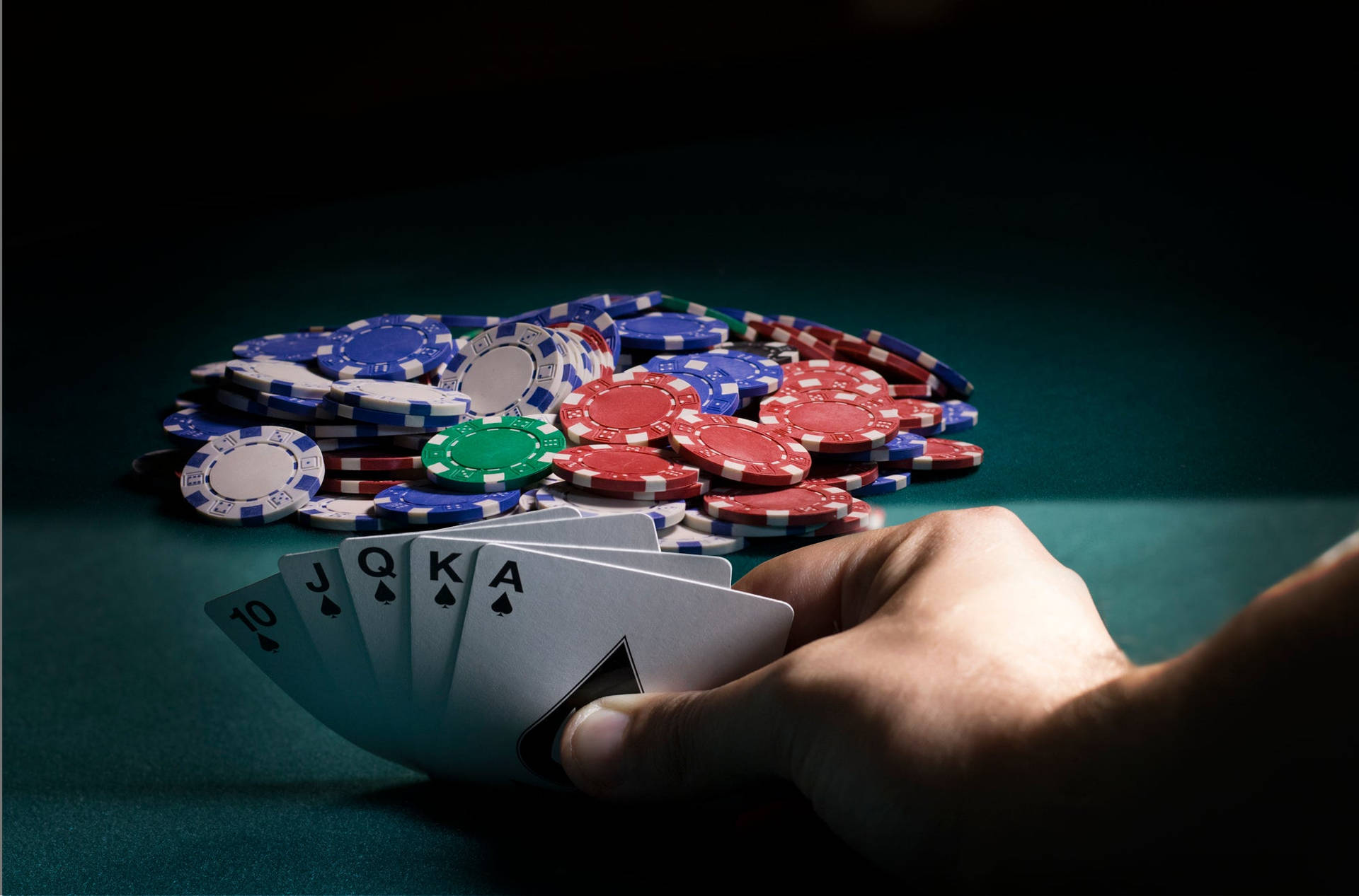 Texas Hold'em With Large Pot Wallpaper