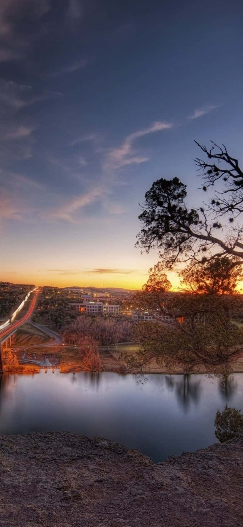 Einebrücke Über Einen Fluss Bei Sonnenuntergang Wallpaper