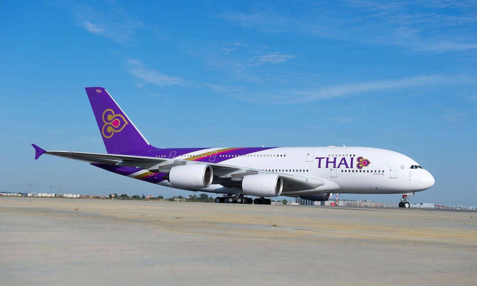 Aterrizajedel Avión De Thai Airways Fondo de pantalla