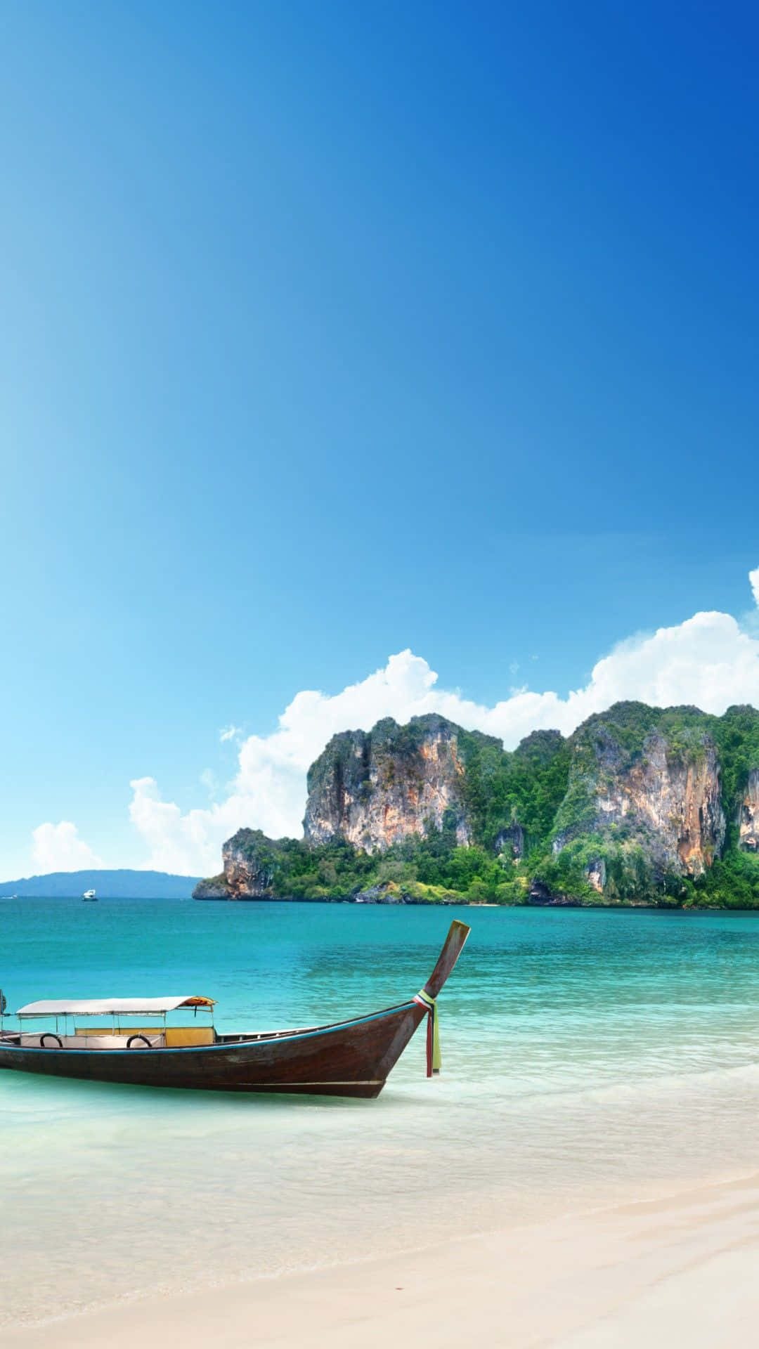 Atardecerpintoresco En Una Playa De Tailandia Fondo de pantalla