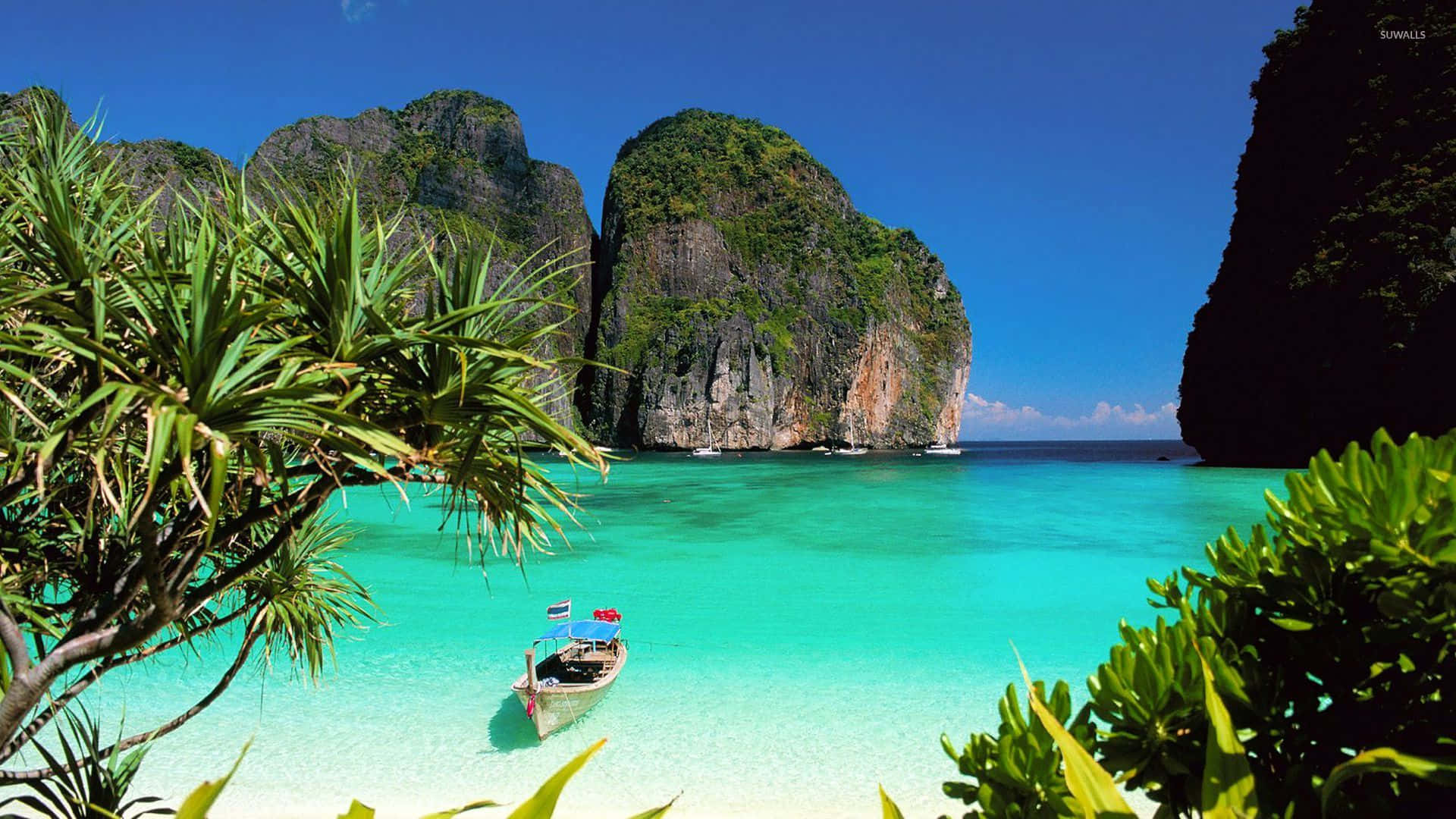 Impresionanteatardecer En La Playa De Tailandia. Fondo de pantalla
