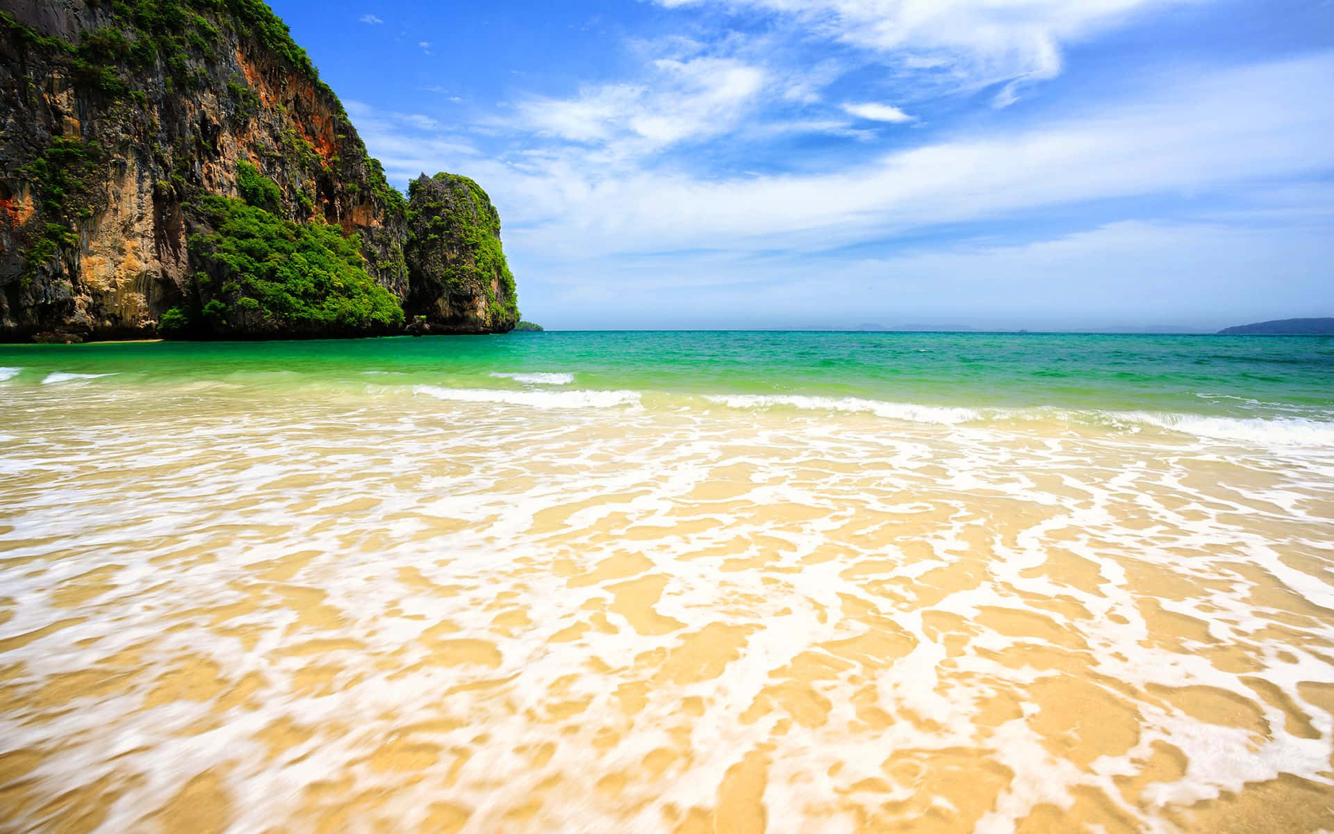 Escapadaa Una Playa Idílica En Tailandia Fondo de pantalla