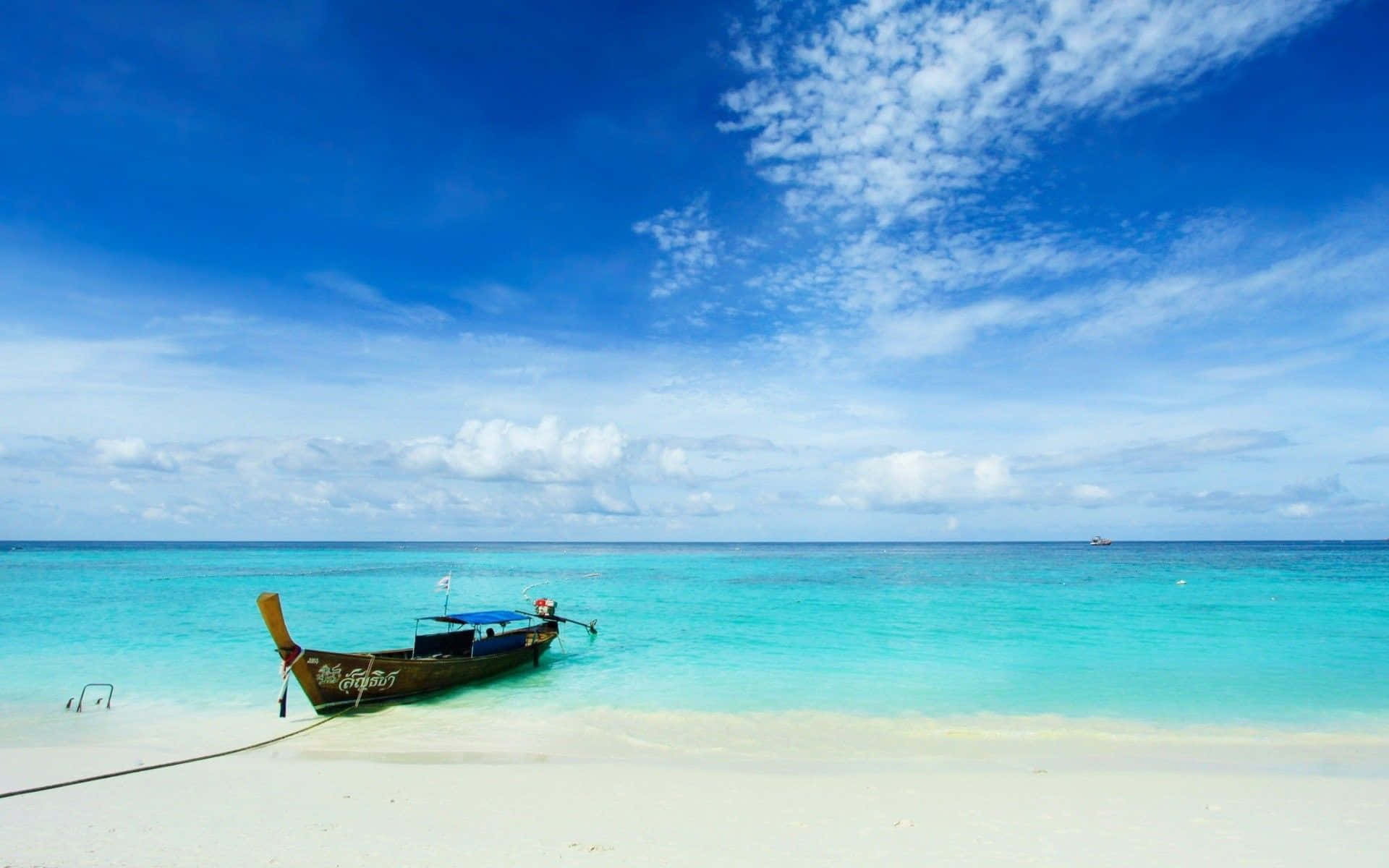 Impresionantevista De Una Serena Playa De Tailandia. Fondo de pantalla