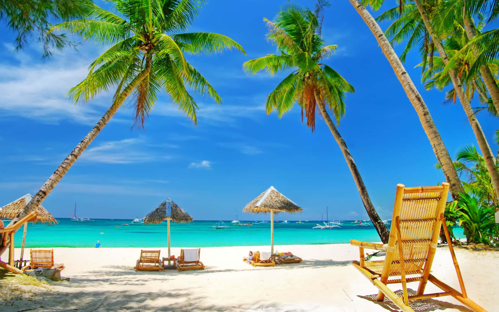 Impresionantevista De Una Tranquila Playa De Tailandia Durante Un Colorido Atardecer. Fondo de pantalla
