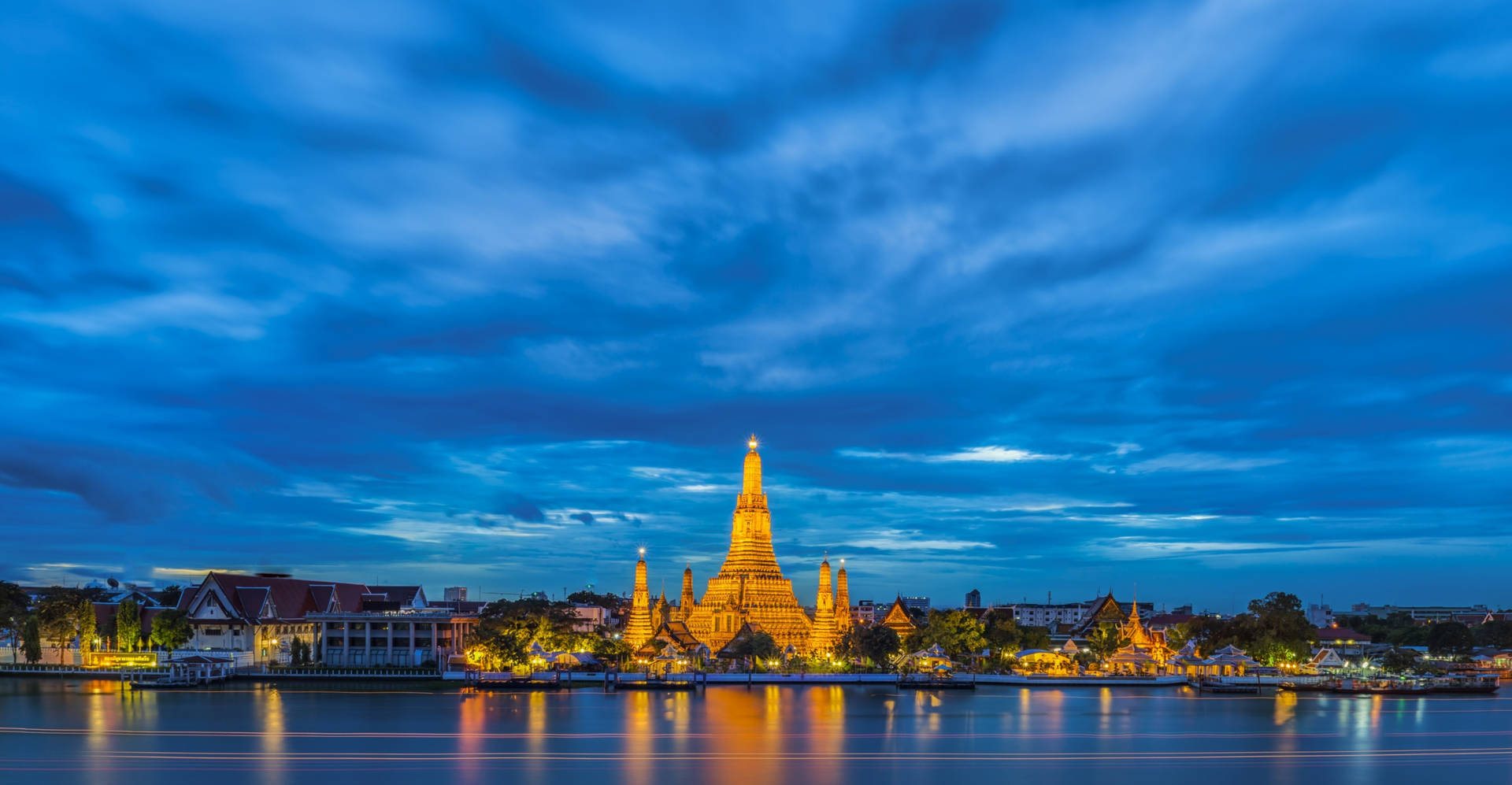 Der Chao Phraya Fluss In Thailand Kann Eine Schöne Option Für Deinen Computer- Oder Mobiltelefon-hintergrund Sein. Wallpaper