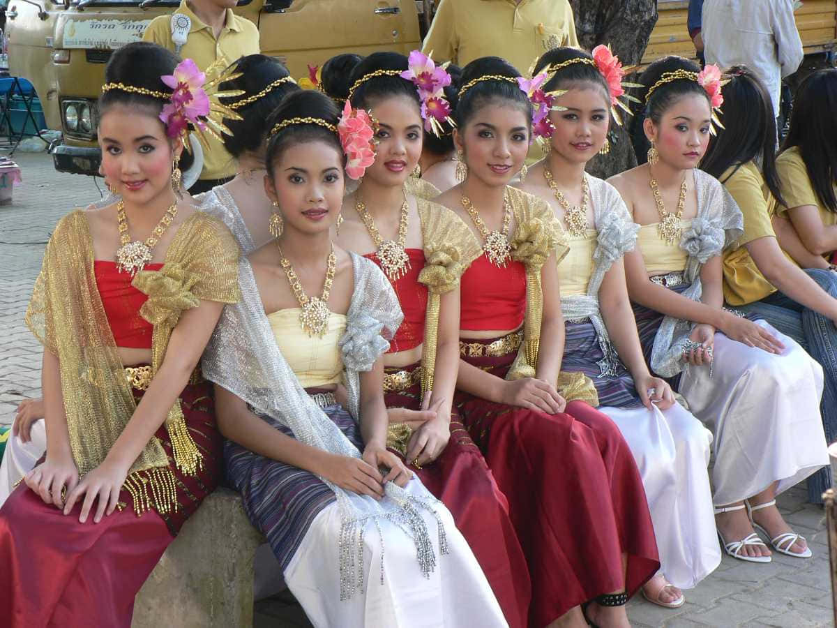 Thailand Ladies Traditional Clothing Wallpaper