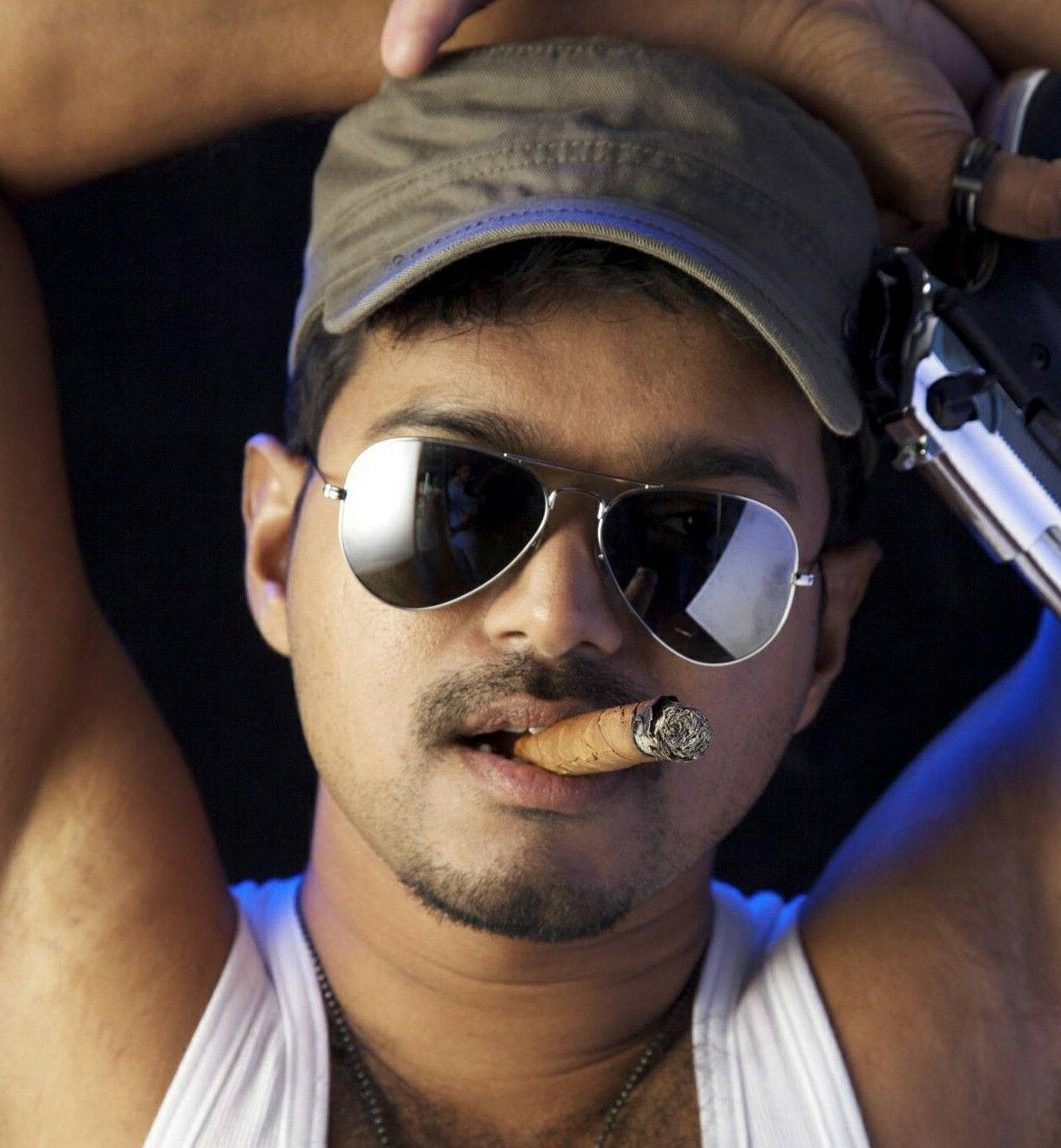 Thalapathyhd Gangster Look: Thalapathy I Hd-look Med Gangstervibbar. Wallpaper