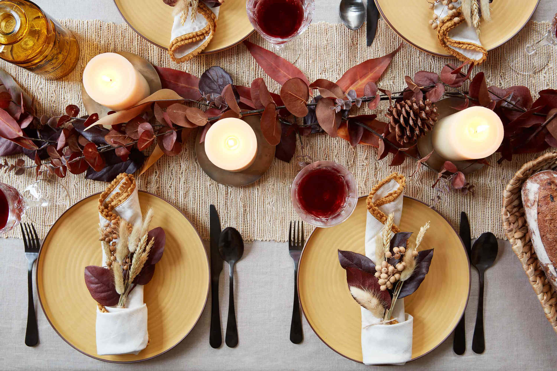 Billeder af Thanksgiving med kalkuner, gærder, blade og horn af overflod