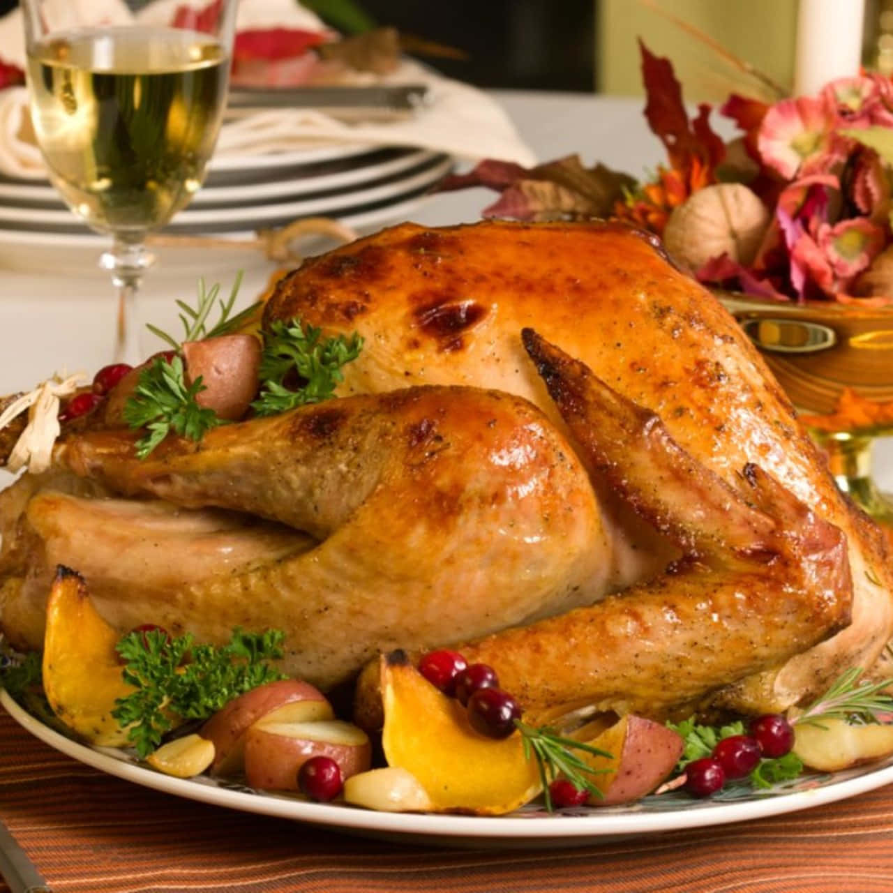 Download Juicy Roasted Thanksgiving Turkey Picture | Wallpapers.com