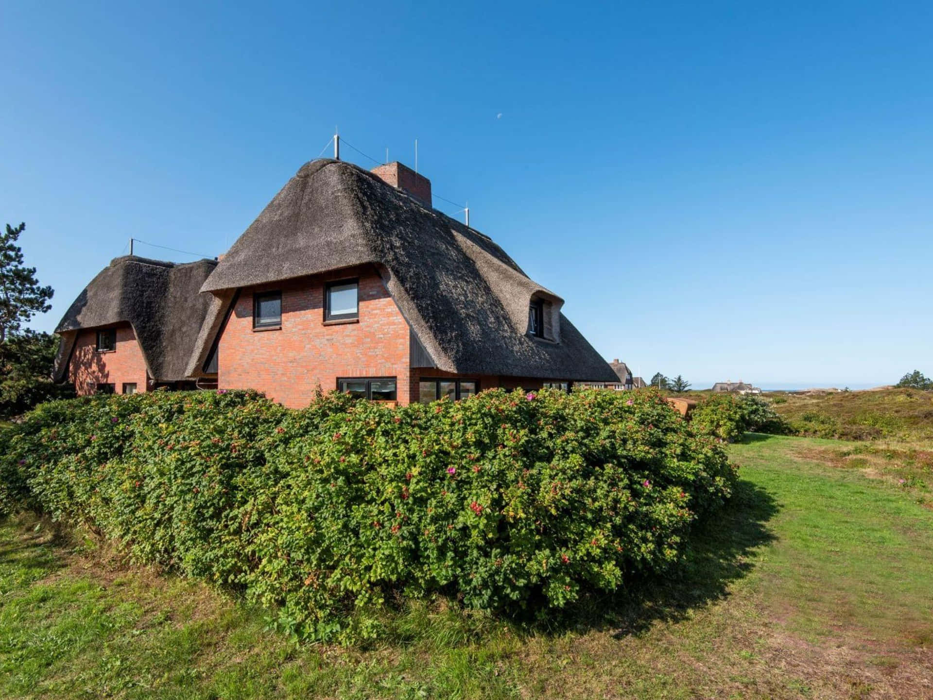 Thatched Roof Countryside Home Kampen Wallpaper