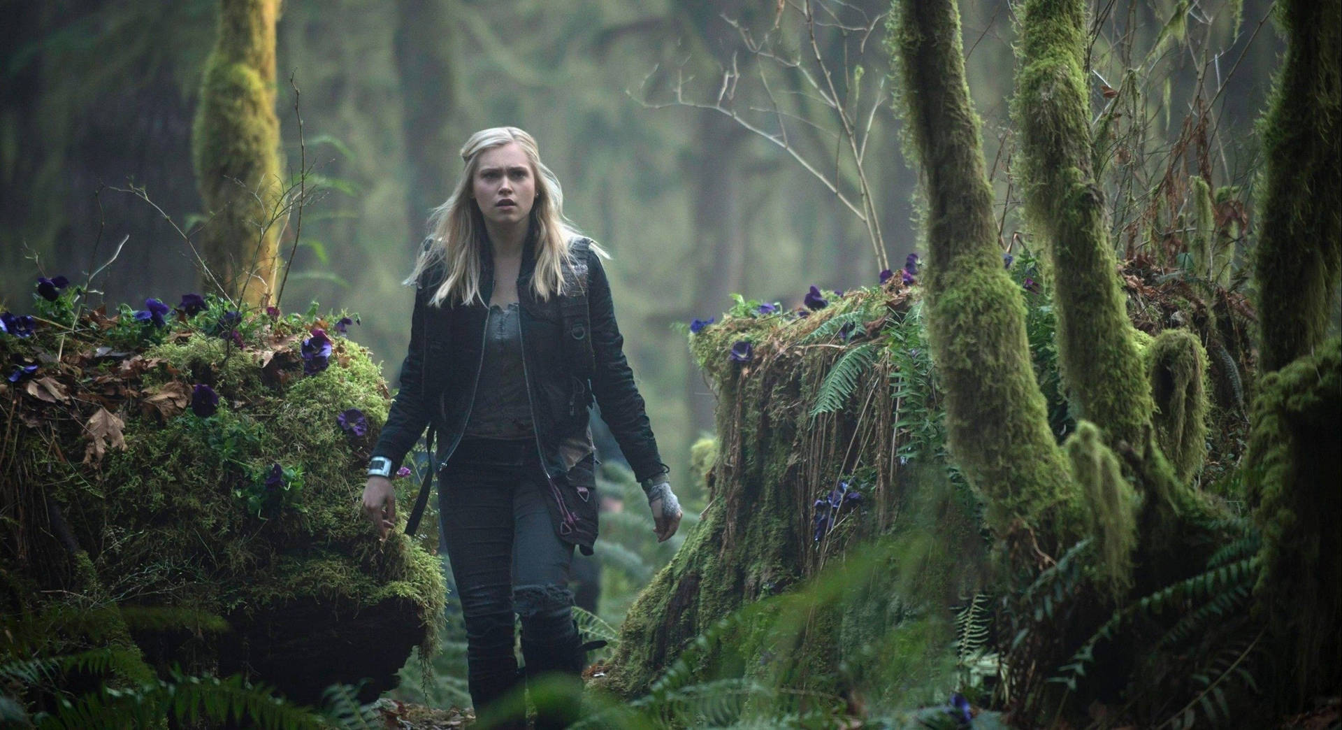The 100 Lead Character Clarke Griffin Wallpaper