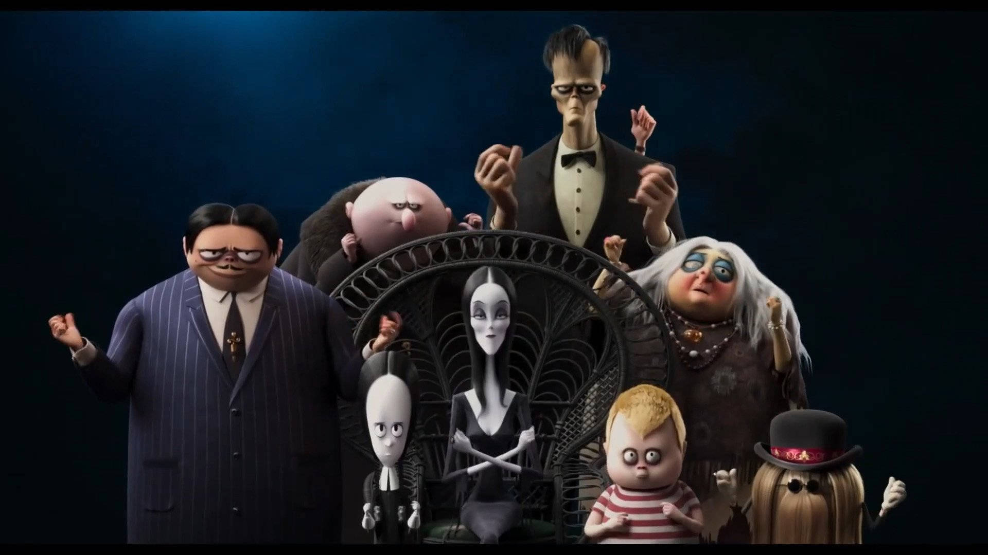 Familien Addams 2 Morticia Omgivet Af Fugle Wallpaper