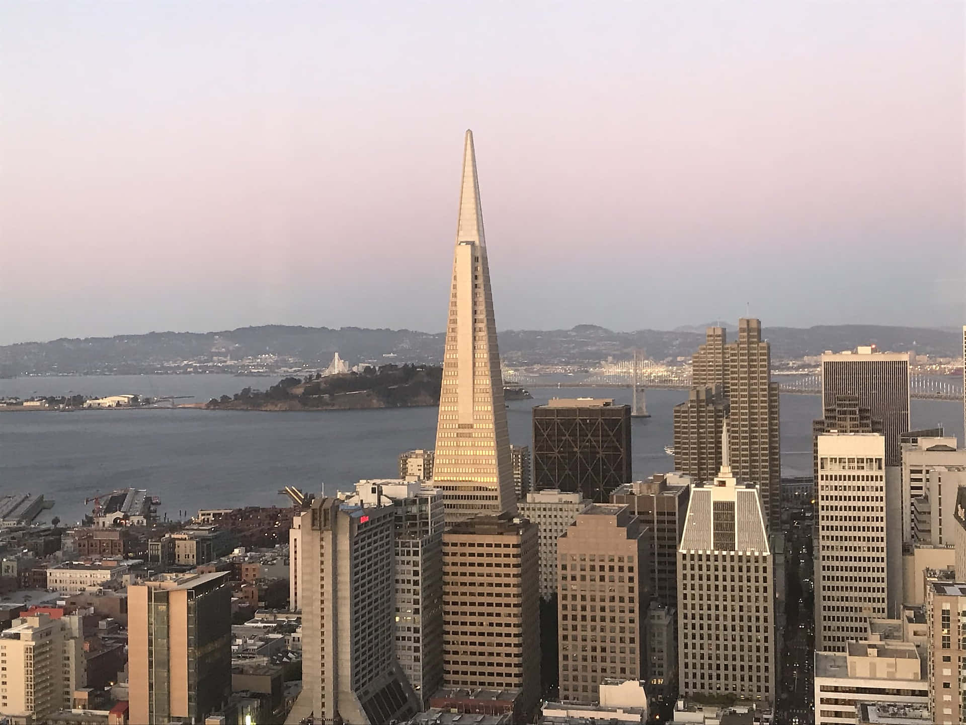 The Amazing View Of The Transamerica Pyramid Wallpaper