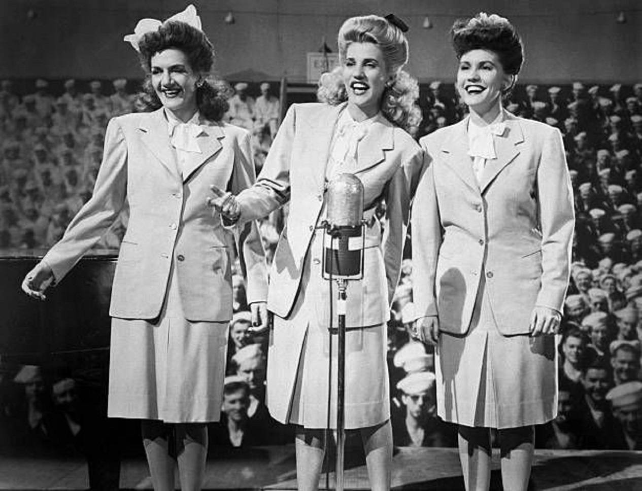 The Andrews Sisters performing live in 1944 Wallpaper
