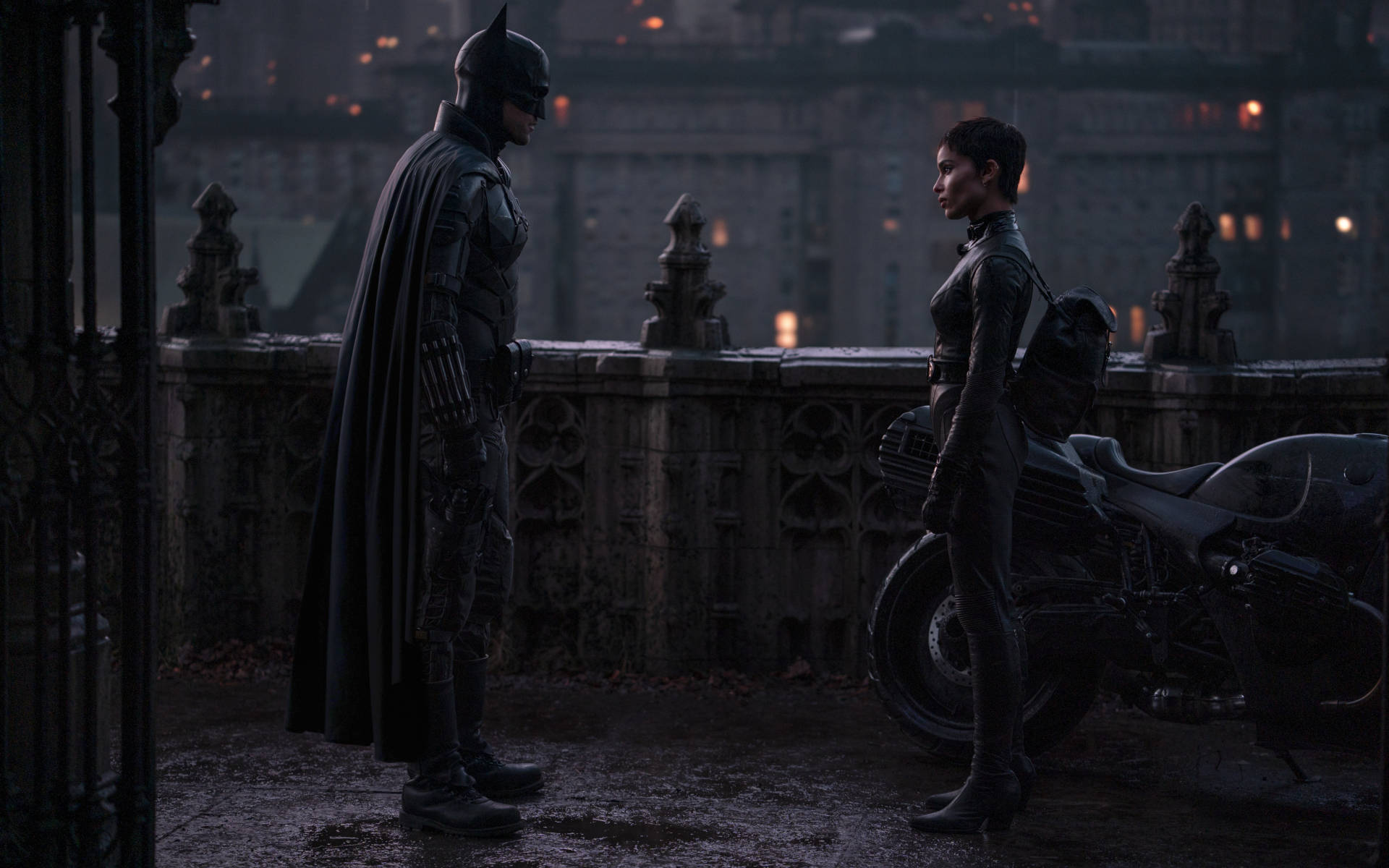 The Batman And Catwoman Face Off Wallpaper