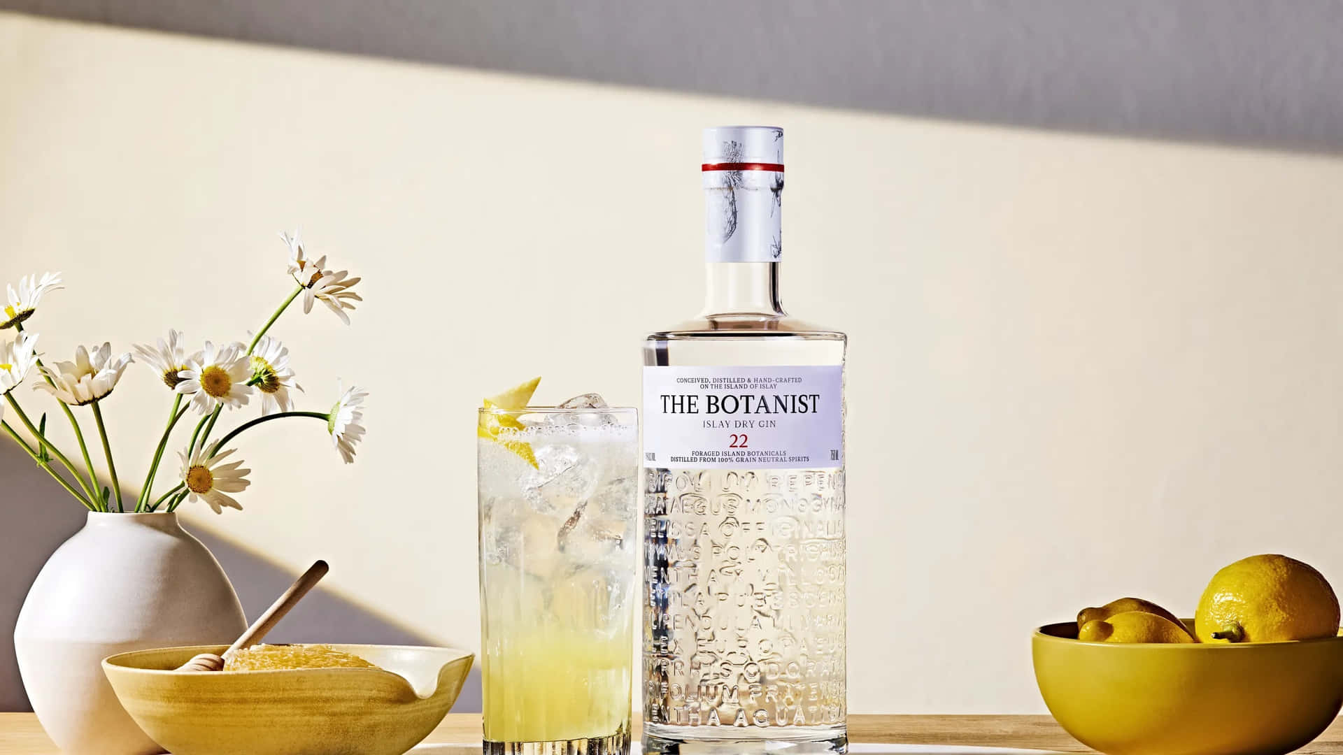 The Botanist Islay Dry Gin With Lemon And Honey Wallpaper