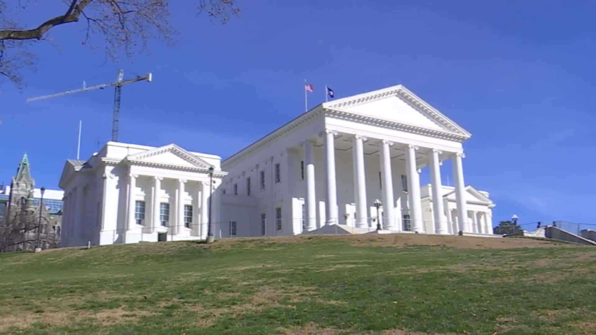 The Bright White Virginia State Capitol Wallpaper