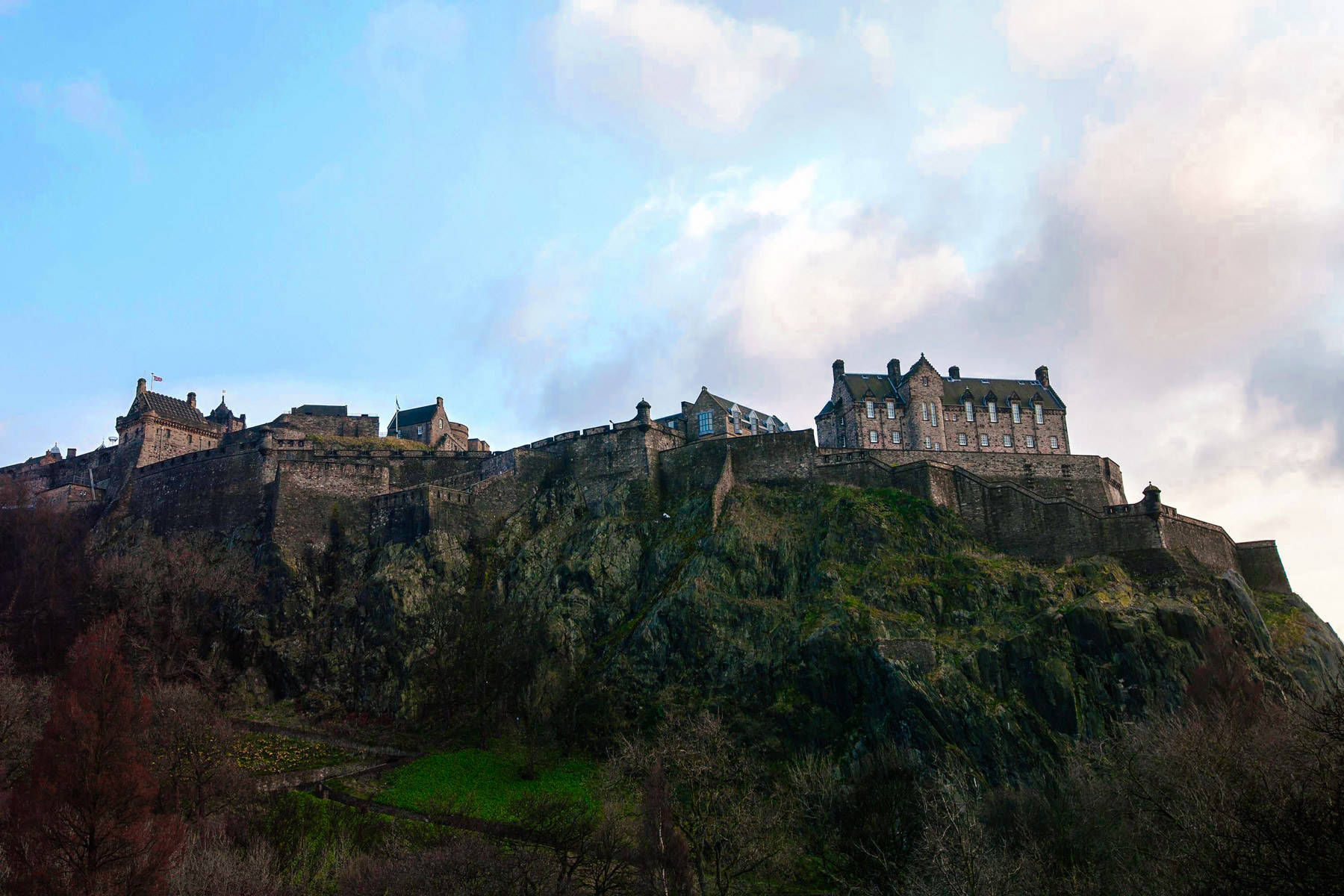The Castle Rock Of Edinburgh Castle Wallpaper