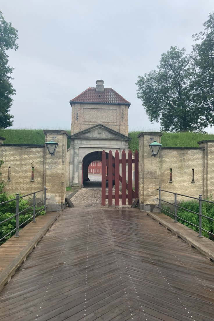 Tampilan Megah Dari Benteng Citadel Di Bawah Sinar Matahari Wallpaper