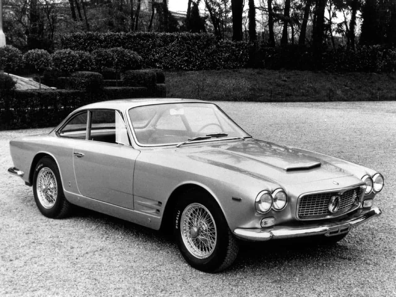 The Classic Italian Charm - Maserati Sebring Wallpaper
