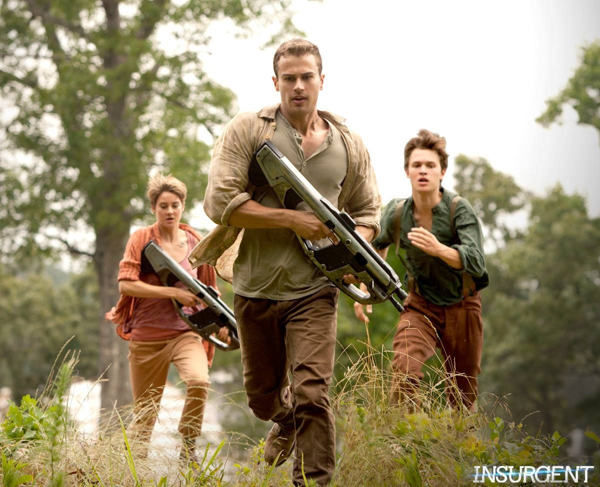 Divergent-serien Insurgent Theo James Wallpaper
