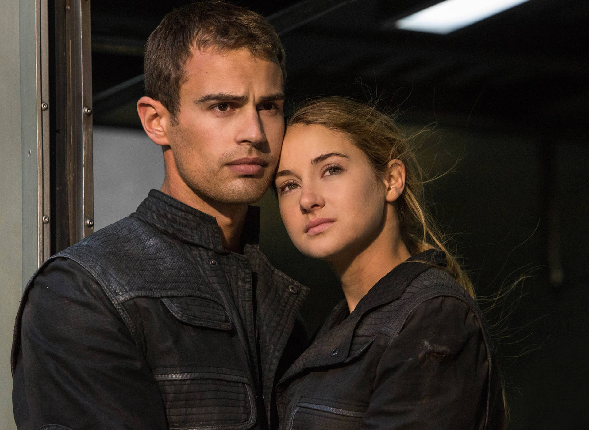 The Divergent Series Shailene Woodley With Theo James Wallpaper