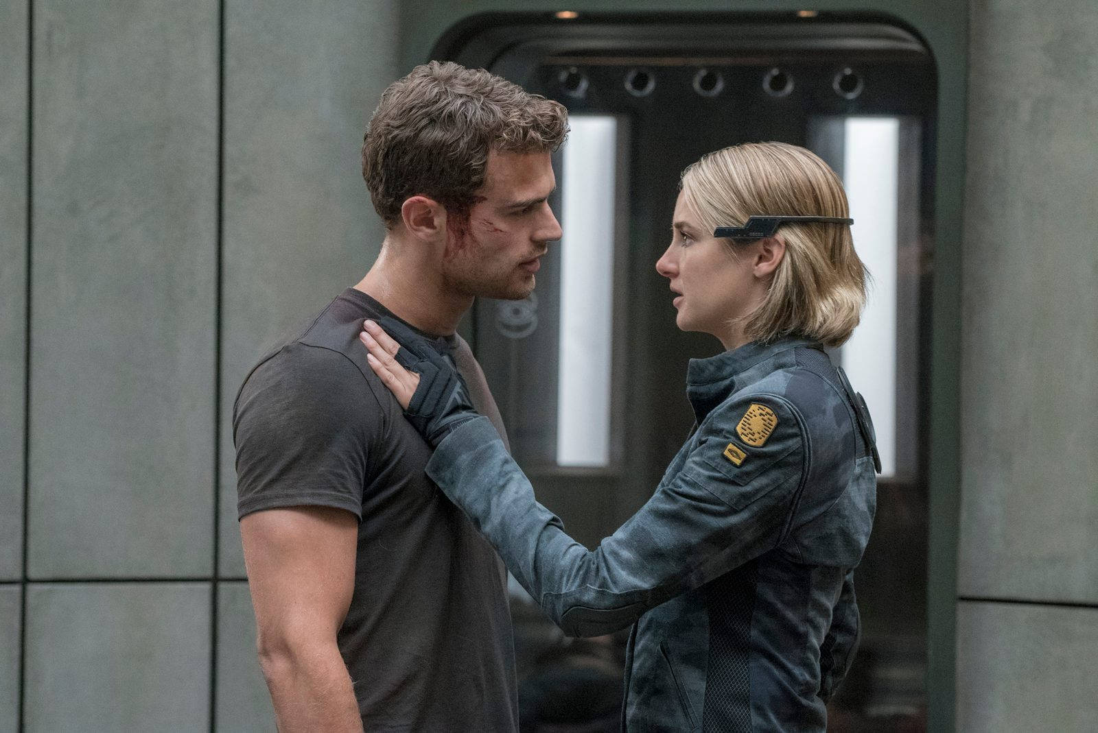 Den Divergent-serien Tris og fire tapet Wallpaper