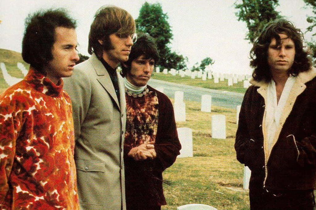 The Doors Band Utendørs Samling.jpg Bakgrunnsbildet