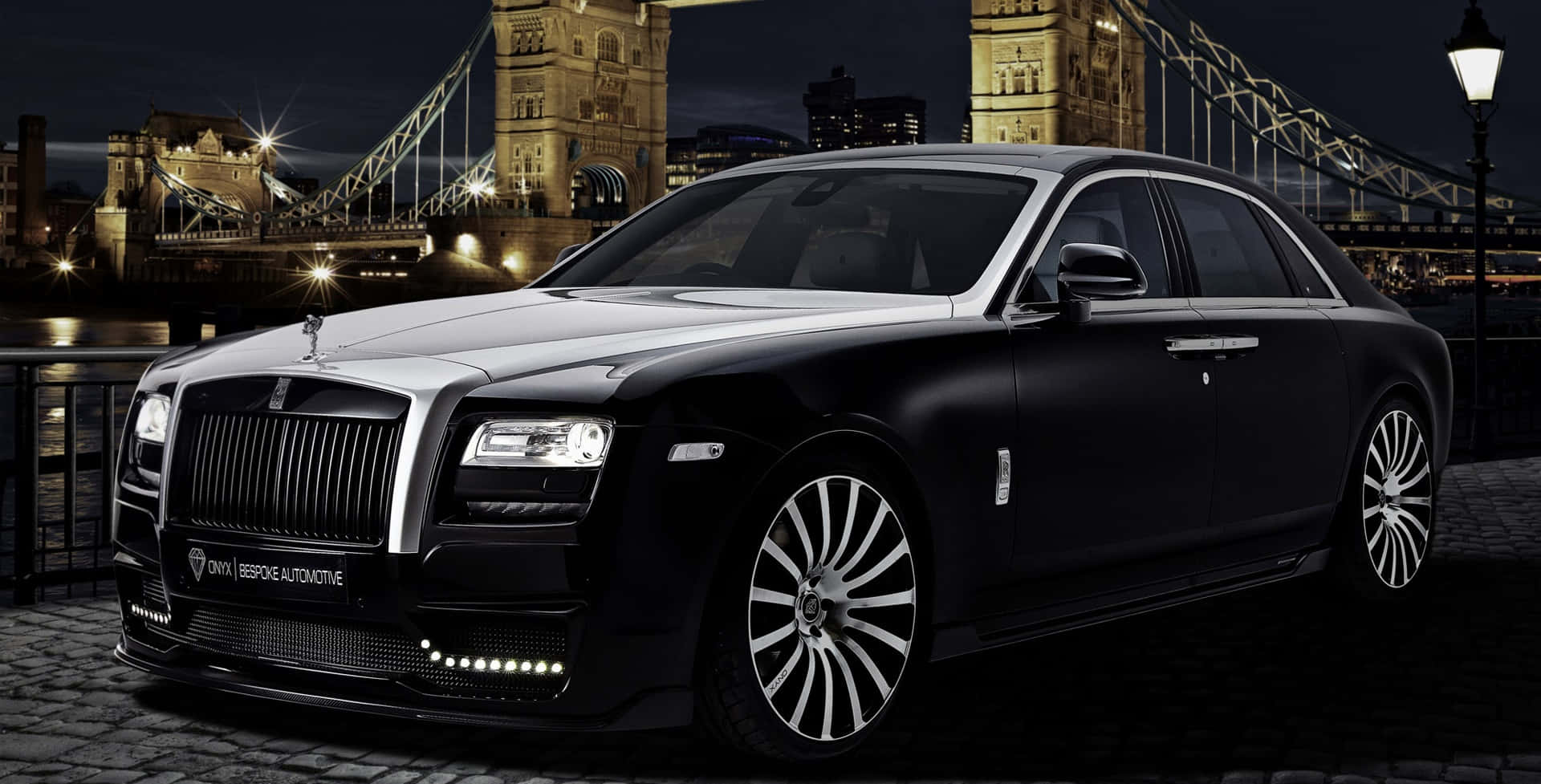The Elegant Display Of Luxury - Rolls Royce Ghost Wallpaper